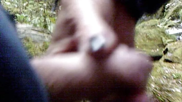 亚洲丽娜埃利斯拉屎他的屁股在地上。 他加禄语性爱电影