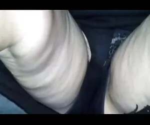 一个18岁的男孩失去了童贞给妓女。 性别在海滩上的色情片