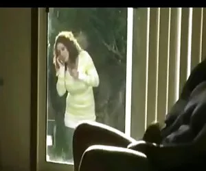 金发碧眼的米歇尔湿脱掉红色蕾丝内衣，领带，猫抚摸 错转的性爱场景