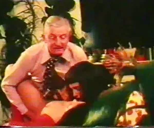 该死，他是孙子。 大胸部的女孩性别的视频