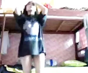 他买了一会儿吸气护膝给他的妻子。 印地文拜见性感的电影