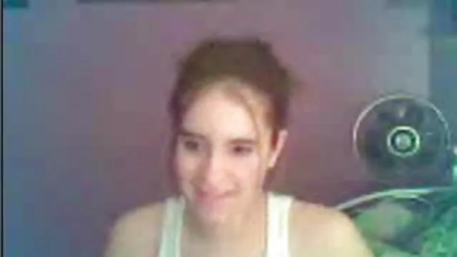 这家伙来到这里与他的妻子的朋友，然后按下隐藏的摄像头的镜头。 性感的大奶