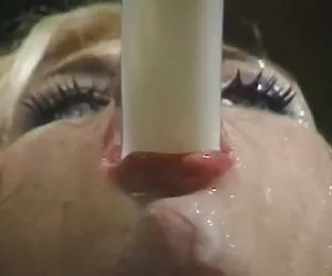 你的侄女，而她是邻居。 宝莱坞的性爱场景