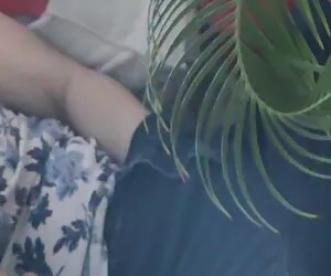 起初，熟睡的妈妈没有意识到她的儿子正在吃东西。 性感电影电影高清