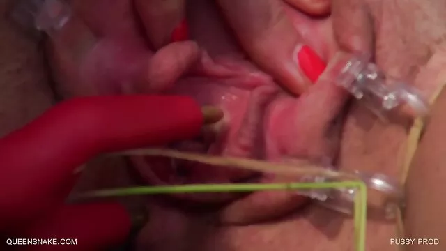 金发碧眼的女人股热如石头。 大黑肛门