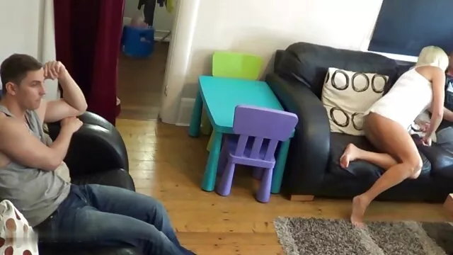 金发布莱尔支付黑人力学与一组。 所有性别的电影