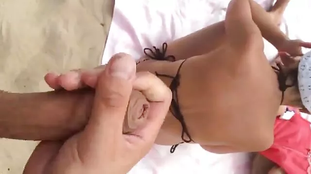 亚洲公主一半，黑公鸡穿透男性环。 连裤袜管