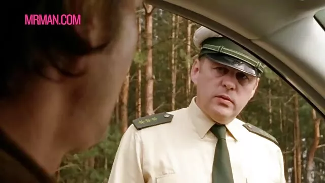 金发大胸硅揭示了一个粉红色的洞 色情电影场景