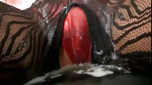 男孩们在spycam上拍摄，而邻居们口交。 哥性别的电影