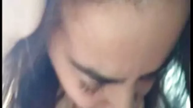 一个女孩18岁失去童贞在浴室。 电影女主角性