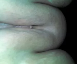 男孩们没有戴上避孕套，他给你装满了精子。 阳光明媚的利昂蓝色的电影