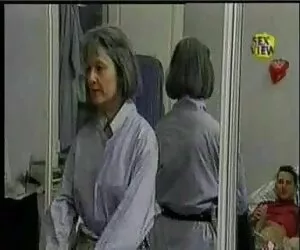 丈夫和妻子脱衣服她的内裤这狗的风格, 艾西瓦娅性感的视频