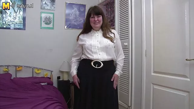 生日的女孩，一个黑色的皮革凉鞋在你的朋友面前在聚会上 卡纳达语性爱电影视频