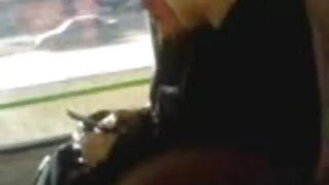 德国游客和一个陌生的人在火车上。 性感的印地语拜见电影