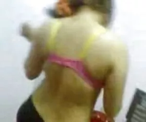 足球运动员狗屎在更衣室里的比赛后 泰山性感的电影