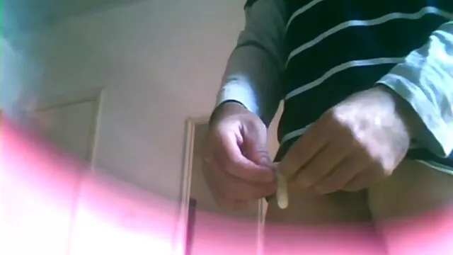 乌木，打开他妈的她，他是朋友在游泳池的房间。 印地文性感的电影全高清