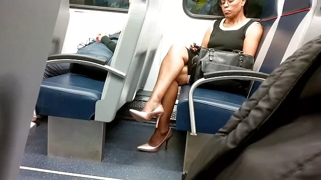 一个20岁的黑人女人，直到她80岁。 卡纳达语性别的图片视频