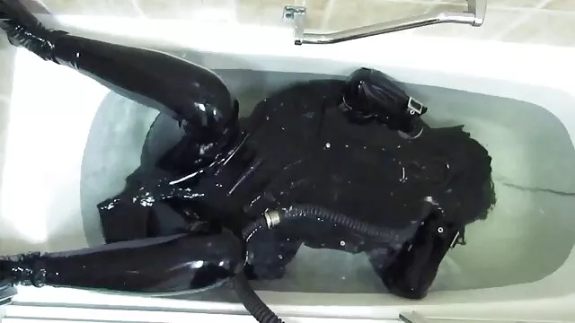 第一对夫妇,攻阙 热宝莱坞性