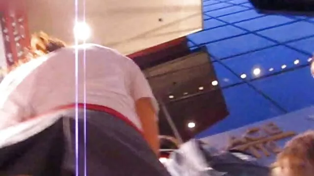 健身莱西火车手淫。 母亲和儿子性别的电影