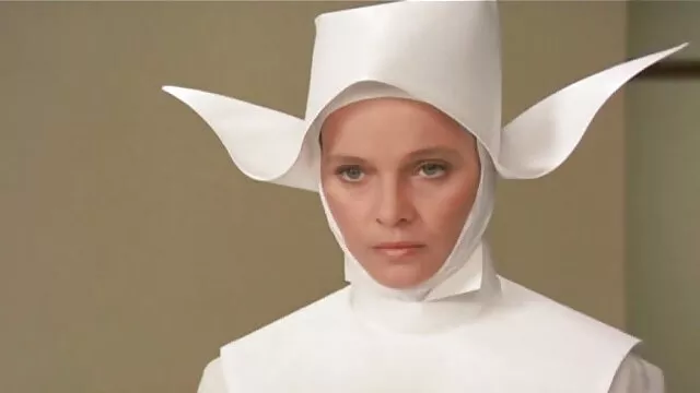 在河岸上互操，不知道他是怎么跟踪的 阳光明媚的利昂性感的视频电影