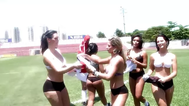 法国女人，肛门，屁股到英国广播公司吃精子避孕套！ 阳光明媚的利昂淇蓝膜