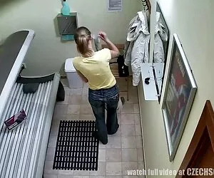 会计在工作场所偷偷干女友 色情明星高清视频