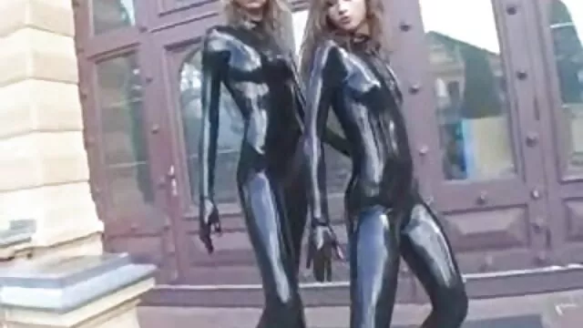 开放的房子优雅的女孩肛门 不忠的性爱场景